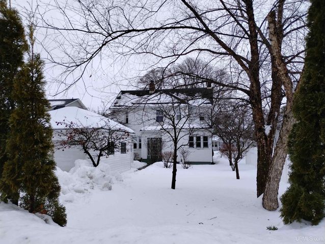 804 S 13th Street, Escanaba, MI 49829