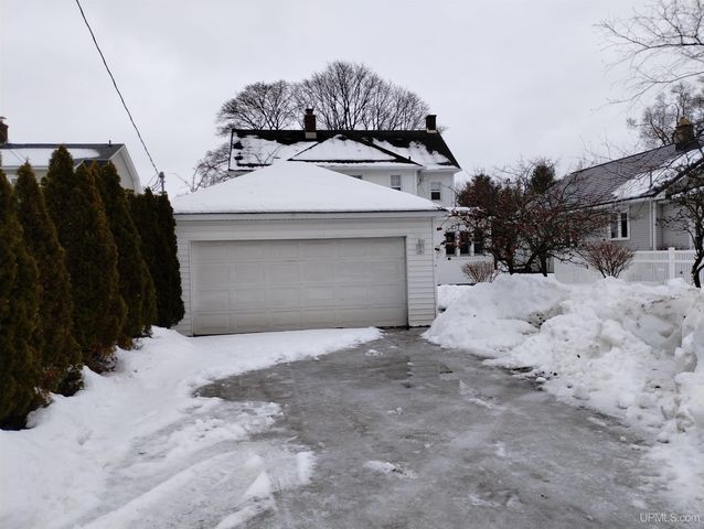 804 S 13th Street, Escanaba, MI 49829