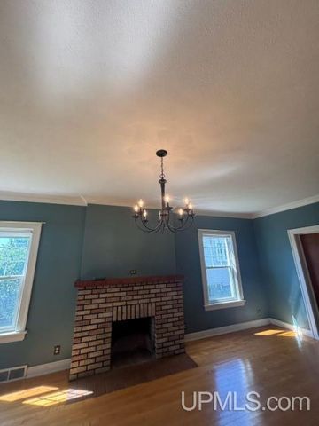 804 S 13th Street, Escanaba, MI 49829