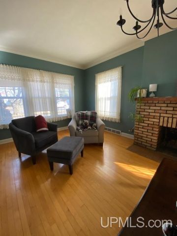 804 S 13th Street, Escanaba, MI 49829