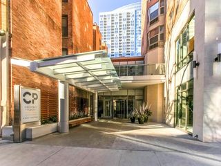 8 W Chestnut Street 02K, Chicago, IL 60610