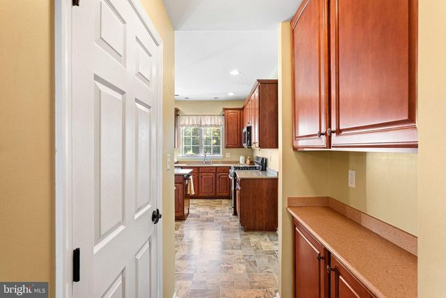 14 HONEYSUCKLE DR, Sewell, NJ 08080