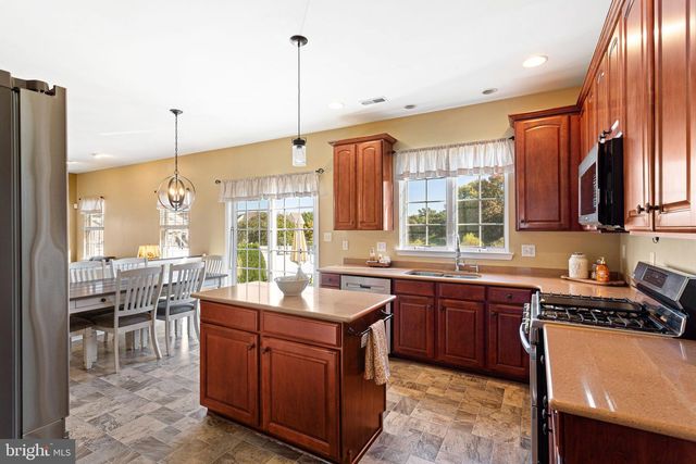 14 HONEYSUCKLE DR, Sewell, NJ 08080