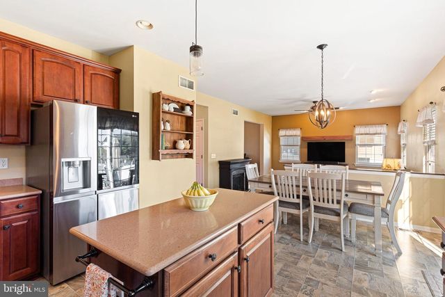 14 HONEYSUCKLE DR, Sewell, NJ 08080
