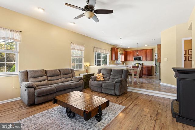 14 HONEYSUCKLE DR, Sewell, NJ 08080