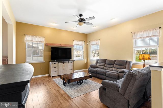 14 HONEYSUCKLE DR, Sewell, NJ 08080