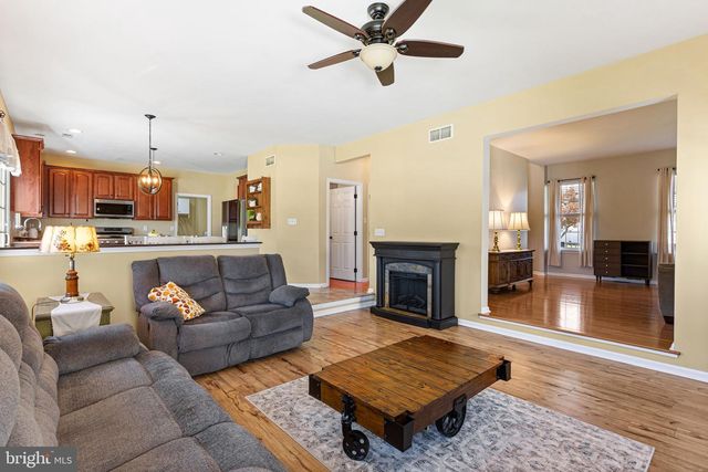 14 HONEYSUCKLE DR, Sewell, NJ 08080