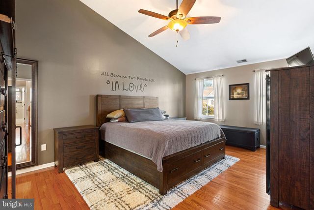 14 HONEYSUCKLE DR, Sewell, NJ 08080