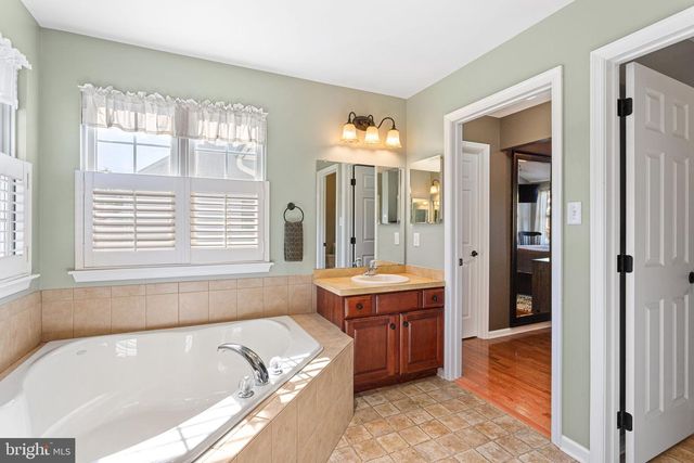 14 HONEYSUCKLE DR, Sewell, NJ 08080