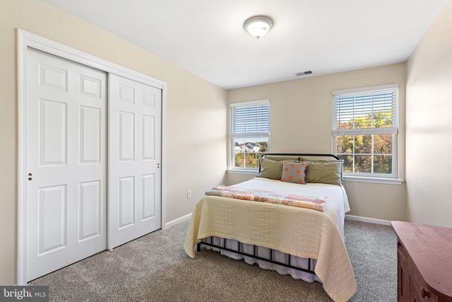 14 HONEYSUCKLE DR, Sewell, NJ 08080