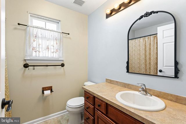 14 HONEYSUCKLE DR, Sewell, NJ 08080