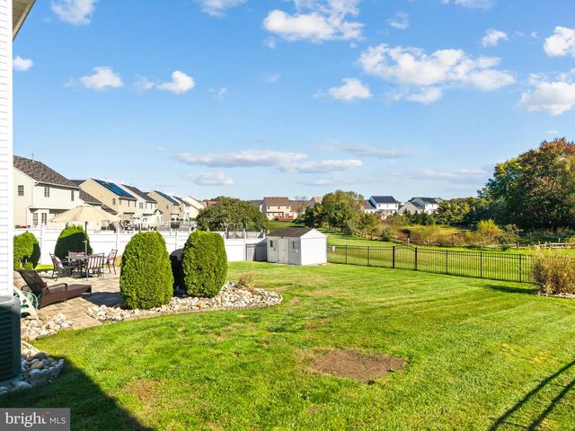 14 HONEYSUCKLE DR, Sewell, NJ 08080