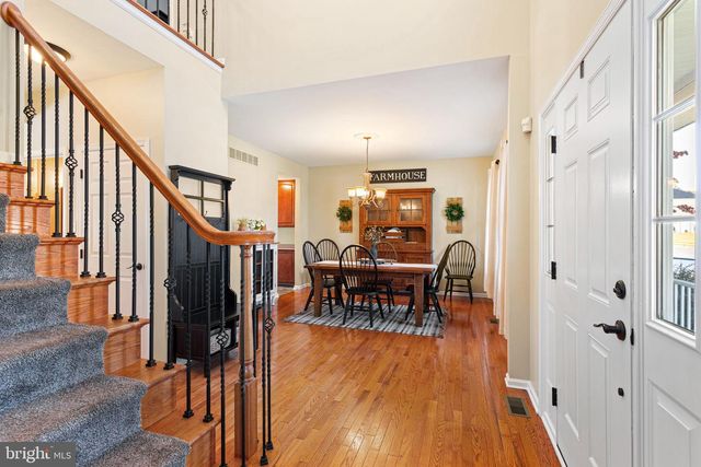 14 HONEYSUCKLE DR, Sewell, NJ 08080