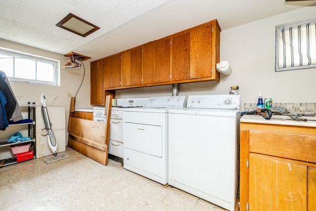 8825 S Richmond Avenue, Evergreen Park, IL 60805