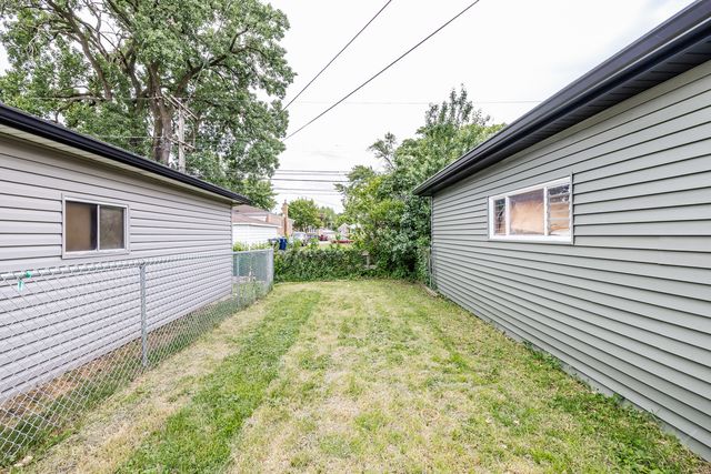 8825 S Richmond Avenue, Evergreen Park, IL 60805