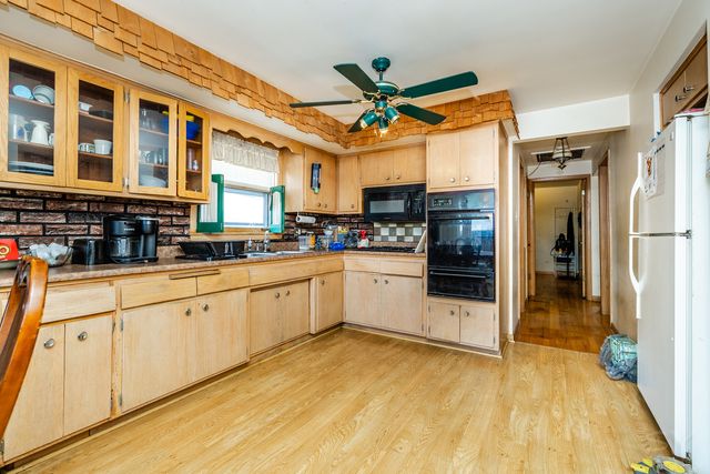8825 S Richmond Avenue, Evergreen Park, IL 60805