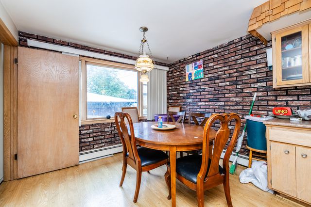 8825 S Richmond Avenue, Evergreen Park, IL 60805