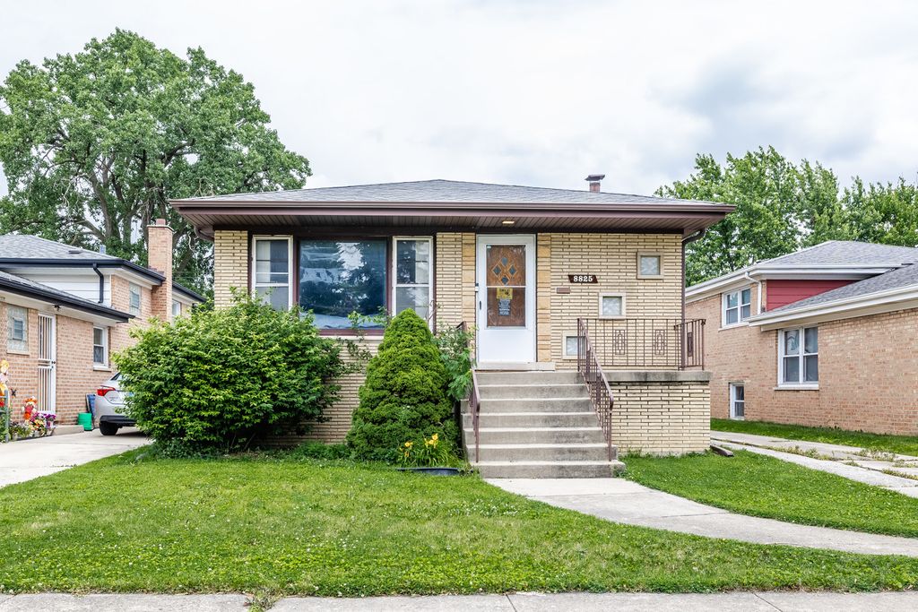 8825 S Richmond Avenue, Evergreen Park, IL 60805
