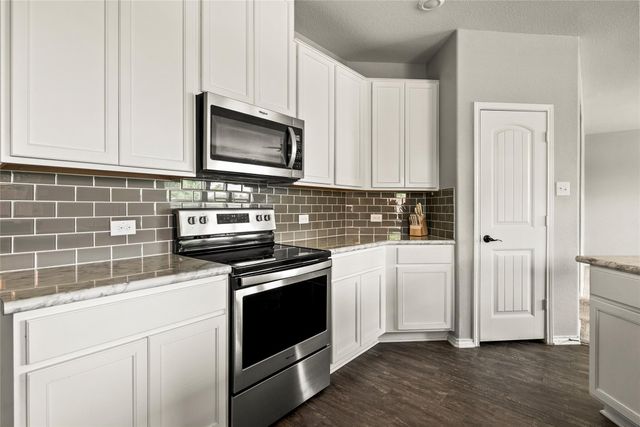 214 Saranac DR, Elgin, TX 78621