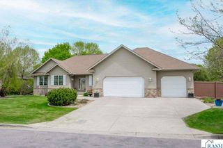 2346 Abbywood Lane, North Mankato, MN 56003