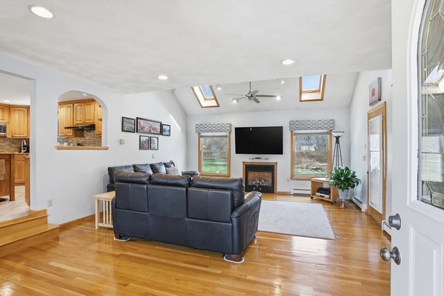 110 Starr Ave, Tewksbury, MA 01876