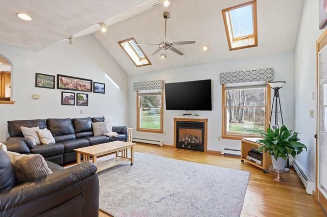 110 Starr Ave, Tewksbury, MA 01876