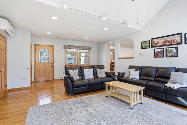 110 Starr Ave, Tewksbury, MA 01876