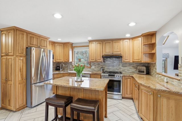 110 Starr Ave, Tewksbury, MA 01876