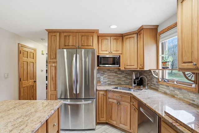 110 Starr Ave, Tewksbury, MA 01876