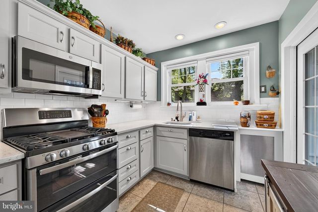 2051 W LIVINGSTON ST, Allentown, PA 18104
