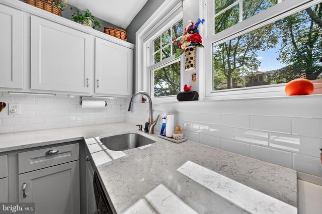 2051 W LIVINGSTON ST, Allentown, PA 18104