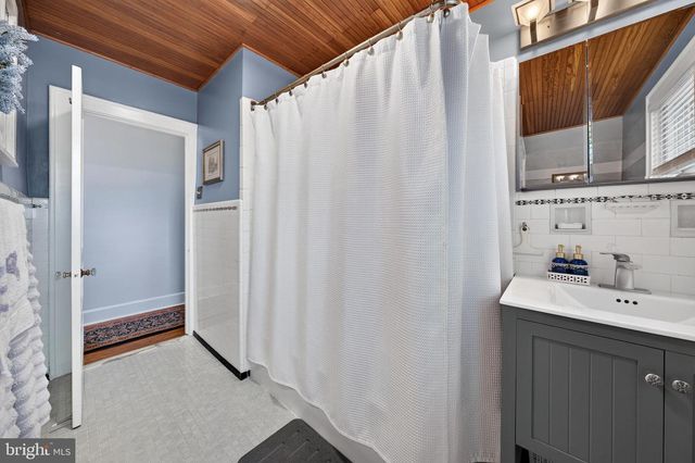 2051 W LIVINGSTON ST, Allentown, PA 18104
