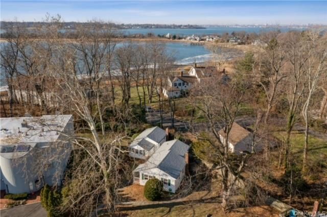 21 West Drive, Port Washington, NY 11050