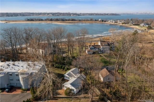 21 West Drive, Port Washington, NY 11050