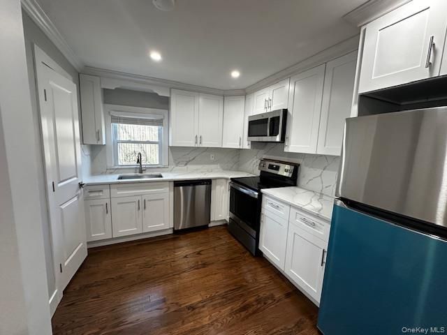 21 West Drive, Port Washington, NY 11050