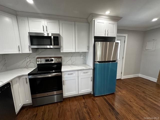 21 West Drive, Port Washington, NY 11050