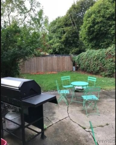 240 East Street, Buffalo, NY 14207