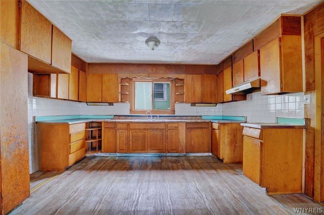 240 East Street, Buffalo, NY 14207