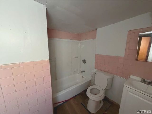 240 East Street, Buffalo, NY 14207