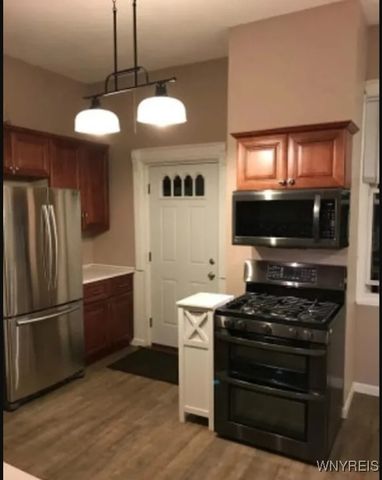 240 East Street, Buffalo, NY 14207