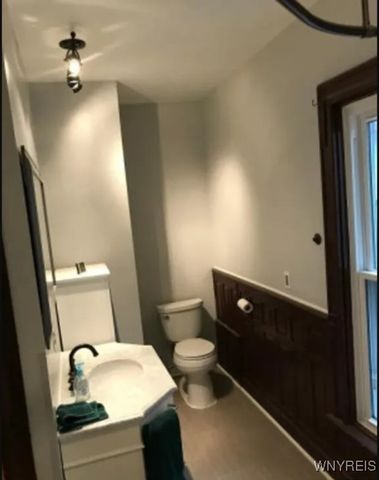 240 East Street, Buffalo, NY 14207