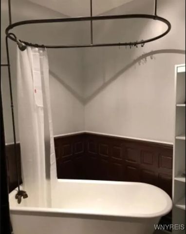 240 East Street, Buffalo, NY 14207