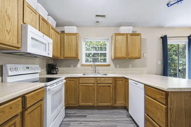 1616 SECRETARIAT DR, Columbia, MO 65202