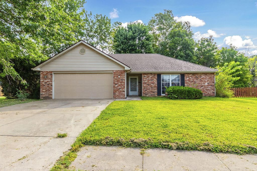 1616 SECRETARIAT DR, Columbia, MO 65202