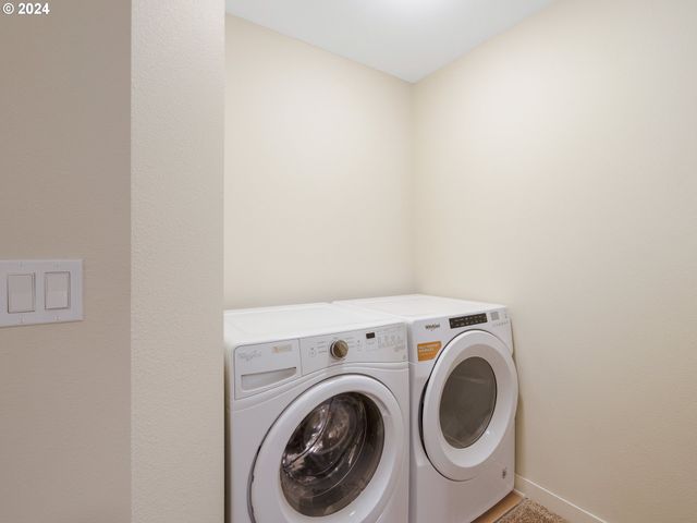 10827 E BURNSIDE St, Portland, OR 97216