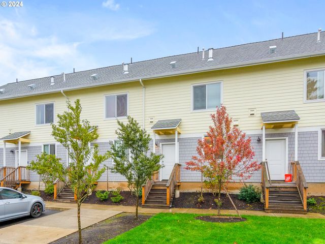 10827 E BURNSIDE St, Portland, OR 97216