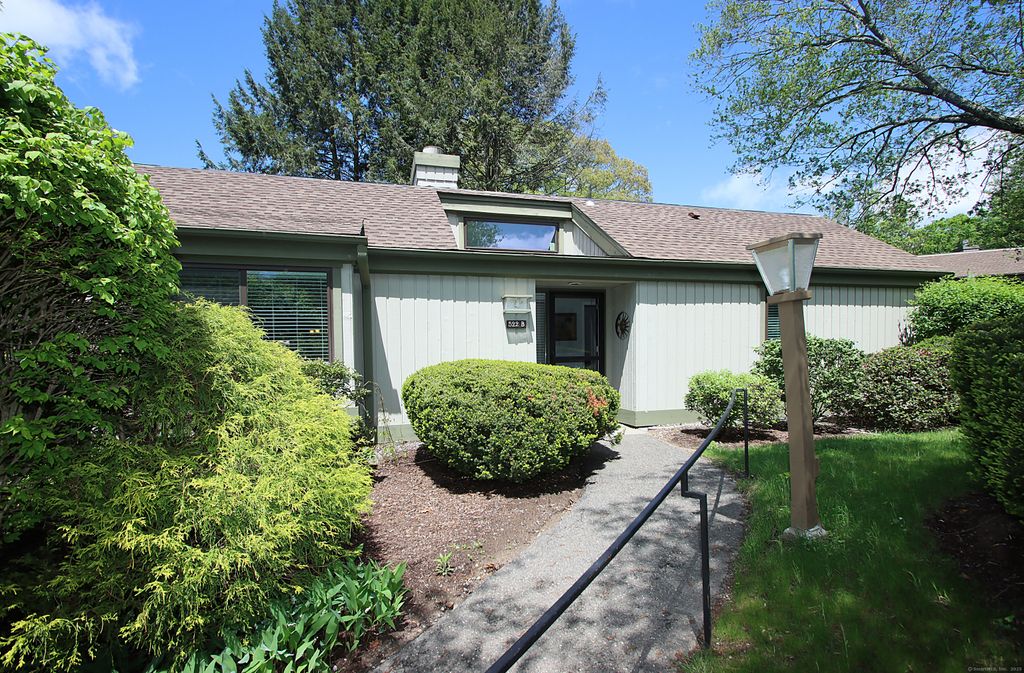 522 Heritage Village B, Southbury, CT 06488