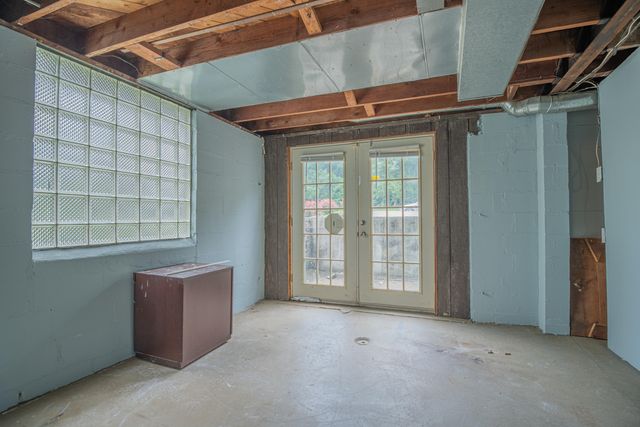 2883 Madison Avenue, Latonia, KY 41015
