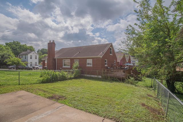 2883 Madison Avenue, Latonia, KY 41015