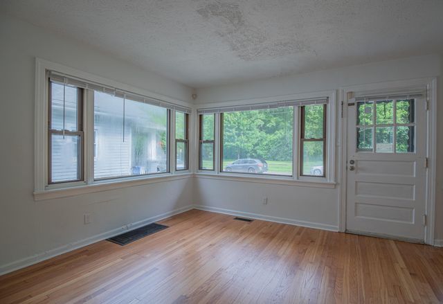 2883 Madison Avenue, Latonia, KY 41015